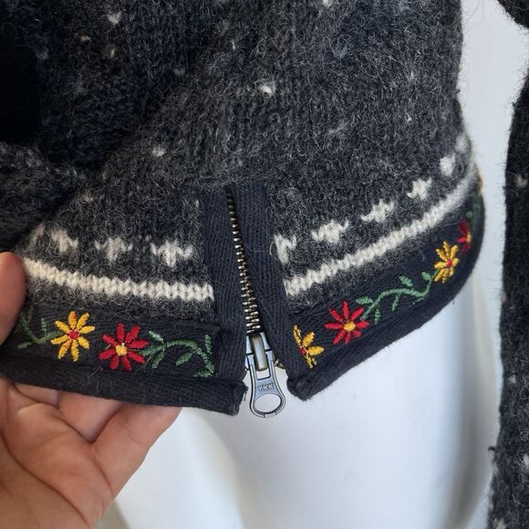 Laundromat Wool Cardigan Sweater Warm Fleece Lining Womens S Hand Made in Nepal - Picture 7 of 16